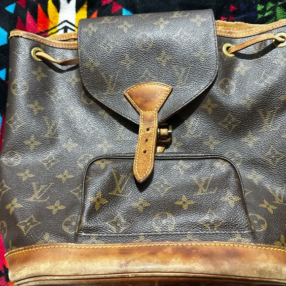 Preloved LV backpack Discontinued - Picture 8 of 8